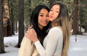 الفارق بينهما 23 عاما.. هل تستطيع معرفة أيهما الأم؟