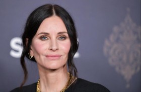 كورتني كوكس تتألق على السجادة الحمراء 