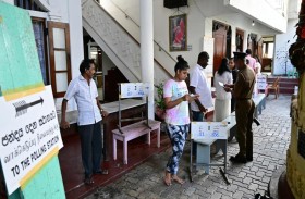 متصدر السباق الرئاسي في سريلانكا يعد بعدم إلغاء الاتفاق مع صندوق النقد الدولي 