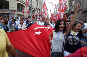 ناشيونال إنترست: حزب العدالة ينهار.. من سيخلف أردوغان؟