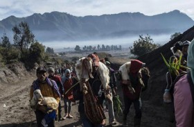 تقديم الأضاحي لفوهة بركان.. لجلب الرخاء