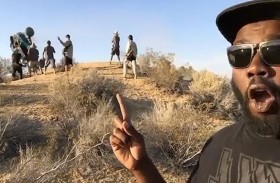 صورة سيلفي تلتقط مأساة في الخلفية 