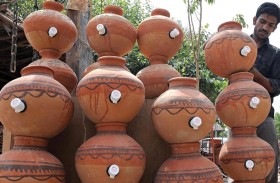 أباريق المياه الفخارية تعود لمواجهة حرارة الصيف