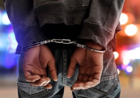 لص ينحر طفلاً حاول حماية متجر والده من السرقة