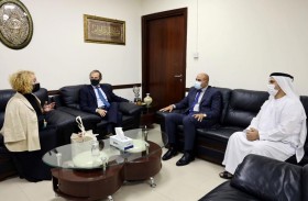 وفد من السفارة الإيطالية يبحث التعاون الثقافي مع مركز جمعة الماجد 