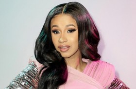 نيكي ميناج حامل