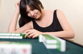 تلعب ماجونغ براتب 4000 دولار شهرياً