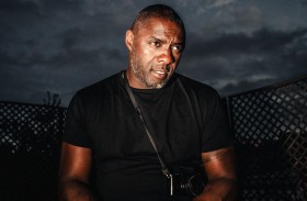 النجم والمُغنّي البريطاني العالمي متعدّد المواهب إدريس إلبا يشعل الأجواء في دبي  