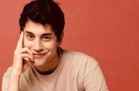 شجرة تترك فناناً بين الحياة والموت