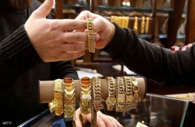 الذهب يتراجع بفعل جني أرباح  