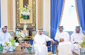 حاكم عجمان يقدم واجب العزاء في وفاة عبدالله سلطان بن غليطة الغفلي