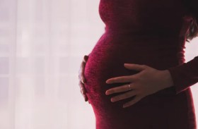 كوفيد أتلف دماغي طفلين بعد إصابة أميهما أثناء الحمل