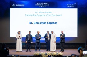 تكريم رواد التميز في التعليم والبحث العلمي احتفاءً بإنجازاتهم في مجال تدريب وتعليم الطلبة