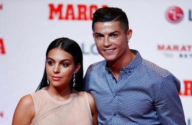 هل ينفصل رونالدو عن جورجينا بطلب من الجمهور؟