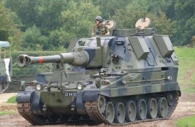 بعد «ستورم شادو».. بريطانيا تسلم أوكرانيا «مدفع الصحراء»