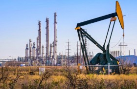 استطلاع: تخفيضات أوبك ومخاطر الإمدادات تدعم أسعار النفط