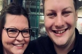 يكتشفان أن زفافهما يتزامن مع نهائي كأس العالم