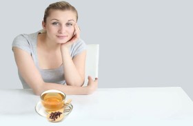 لن تتخلى عنه أبدا.. 5 فوائد مذهلة لتناول القرنفل وماء الكركم 