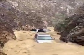  شرطة الشارقة تدعو مرتادي المناطق الجبلية إلى الابتعاد عن الأودية عند هطول الأمطار