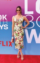 الممثلة أندريا سافاج خلال حضورها عرض فيلم Look Both Ways في لوس أنجلوس، كاليفورنيا. (رويترز)