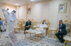 حاكم الشارقة يلتقي وفد جامعة ملبورن الأسترالية