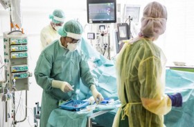 لا أدلة على انتقال كورونا من ملامسة الأسطح