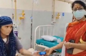 ناشطة تُشعل الغضب بسبب صورة مع مريضة 