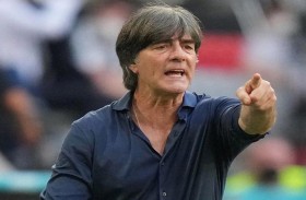 لوف يواجه الضغوط لـ «نسخ» تشكيلة بايرن 