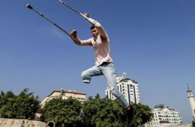 بساق واحدة يطمح إلى احتراف رياضة باركور