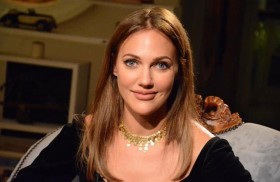 مريم أوزرلي تعايد والدها بصورة تجمعهما