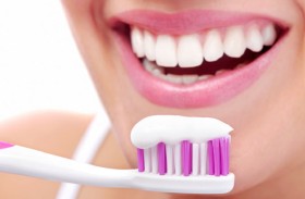 كيف يؤثر فقدان الأسنان على شكل الفك وصحة الفم بالكامل؟