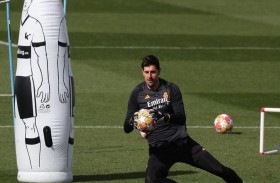 كورتوا يخضع لعملية جراحية ناجحة 