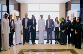 الحسيني يبحث مع المبعوث التجاري البريطاني التعاون في مجال الخدمات المالية