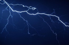 صاعقة تضرب 3 أطفال