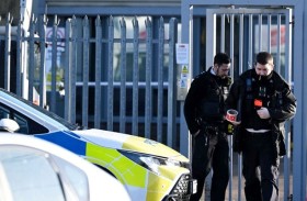 عامل سابق يطعن 5 من زملائه 