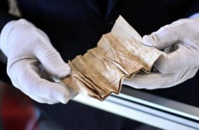 قطعة قماش ملطخة بدم نابليون في مزاد