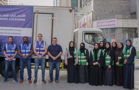 موظفو «المالية المركزية بالشارقة» يتطوعون في توزيع وجبات الإفطار على الصائمين