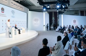 محمد القرقاوي وكلاوس شواب يؤكدان أهمية توحيد الجهود العالمية لضمان مستقبل أفضل للأجيال القادمة