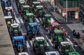 احتجاجات المزارعين تصل إلى مقر الاتحاد الأوروبي.. ماذا يحدث؟