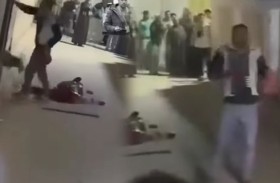 يتجول برأس مقطوعة ويشرب دم القتيل