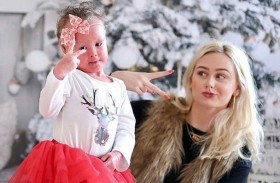 طفلة يتقشر جلدها كل 4 ساعات