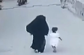 طفل ينقذ شقيقته من محاولة اختطاف