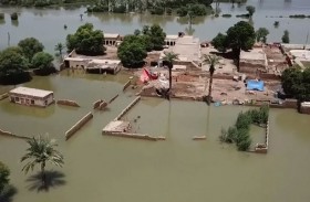 نجوا من فيضانات باكستان وماتوا بحريق