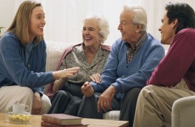 الزواج يرتبط بفوائد غير متوقعة للرجال مع تقدمهم في العمر