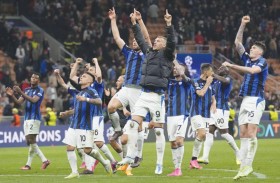 إنتر يضع قدماً في نهائي الأبطال بهدفين أمام ميلان 