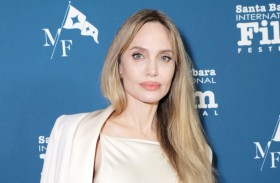 أنجلينا جولي تقدم جائزة شوبارد في مهرجان كان السينمائي