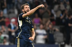 مولر يحتفل بعيد ميلاده الـ36 بـ«هاتريك» تاريخي