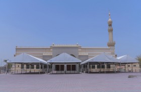 عمار النعيمي يوجه بتركيب خيام ومظلات خارج مساجد عجمان على نفقته الخاصة