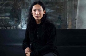 تهم الاعتداء الجنسي تحاصر مصمم الأزياء الشهير