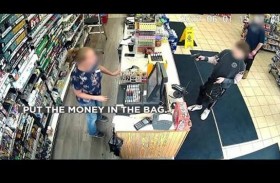 صبي يطلق النار داخل محل تجاري 